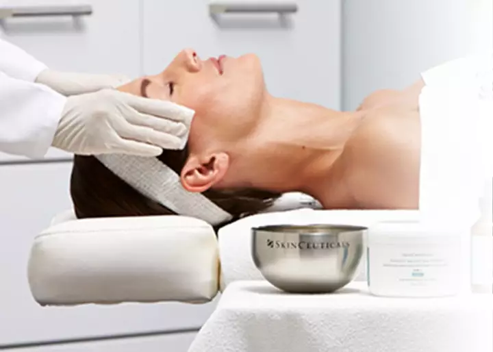 Cuidado de la piel y tratamientos avanzados por SkinCeuticals